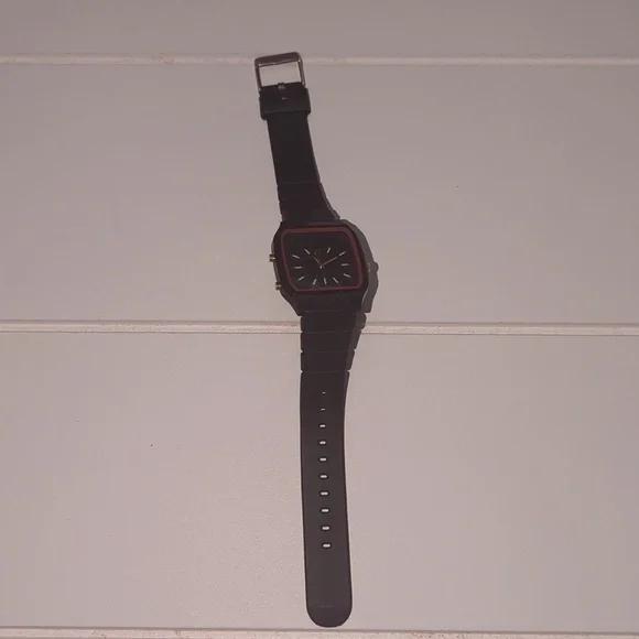 Ultra Rare Vintage Analog 90's Watch - Picture 3 of 9